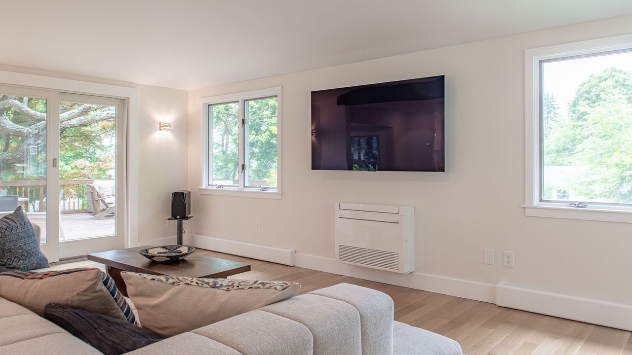 Photo of Livingroom in Saunderstown