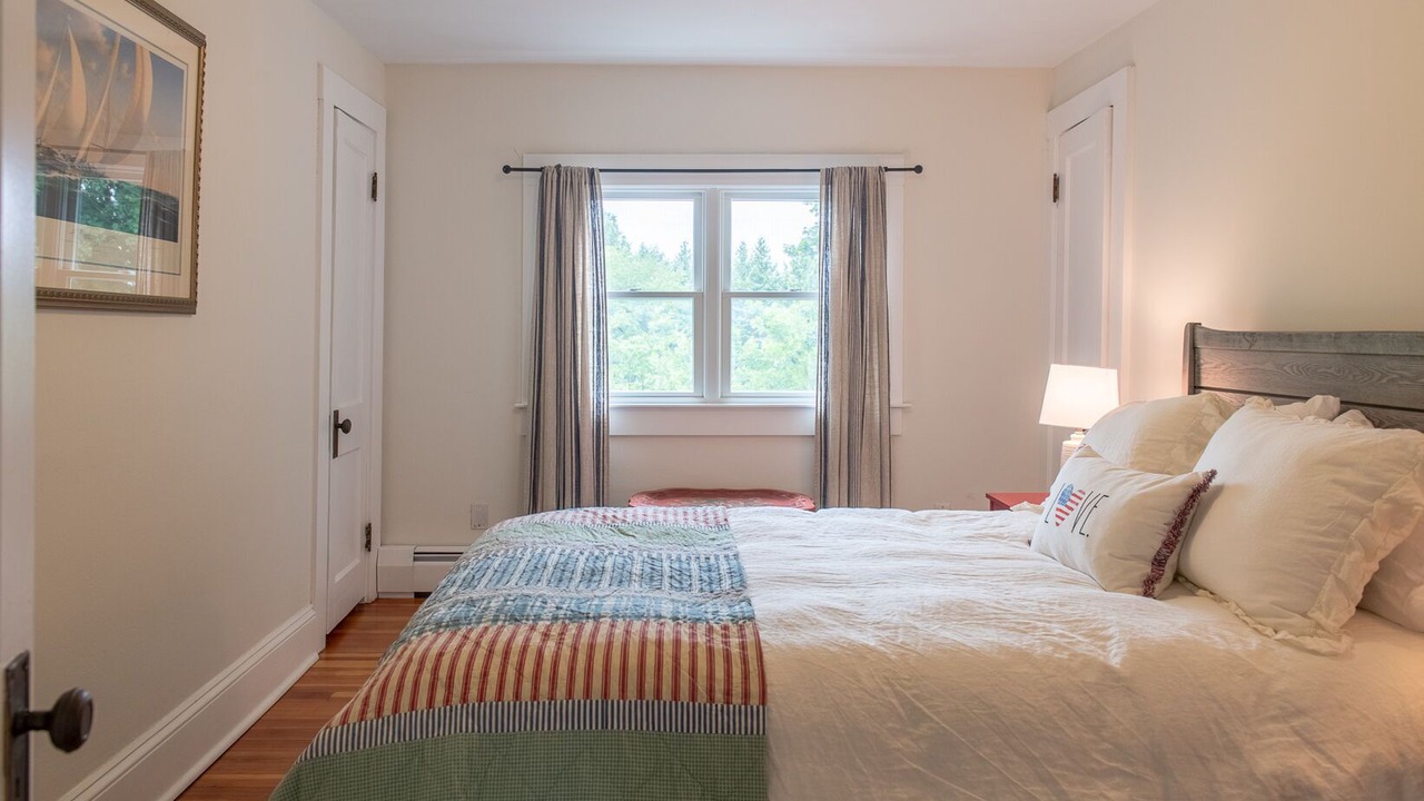Photo of Bedroom in Saunderstown