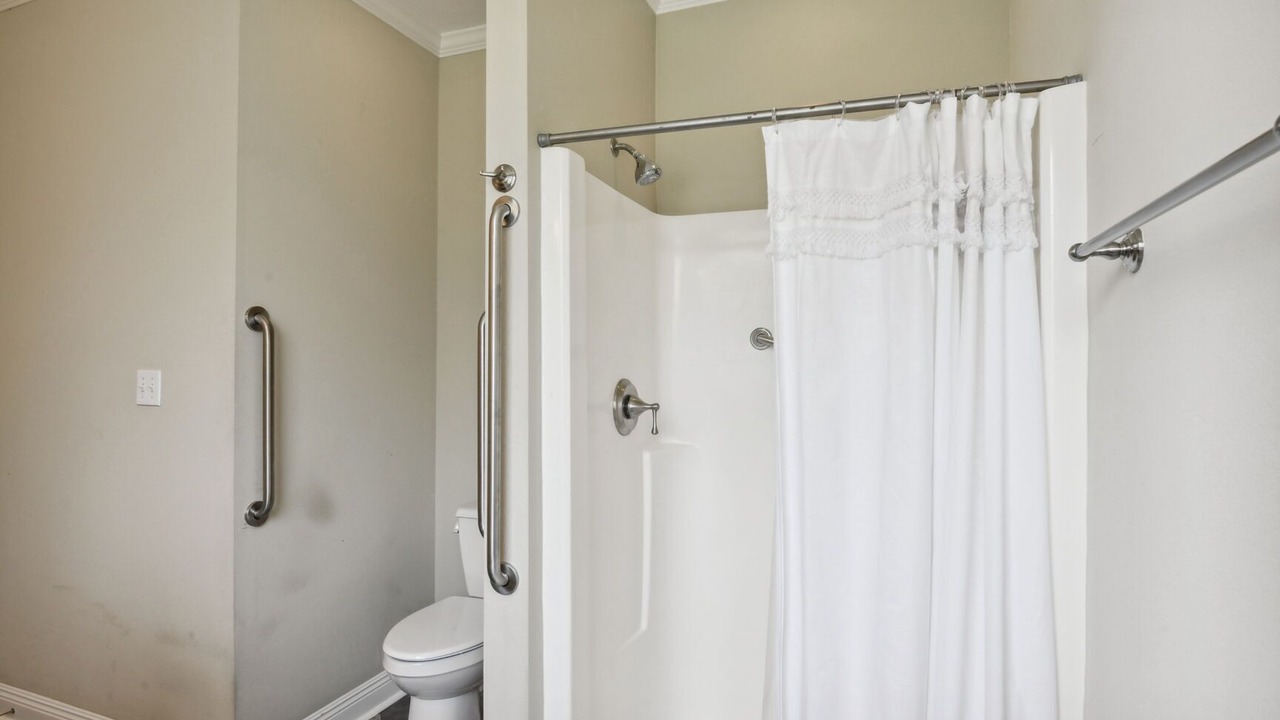 Photo of Bathroom in Henderson Point