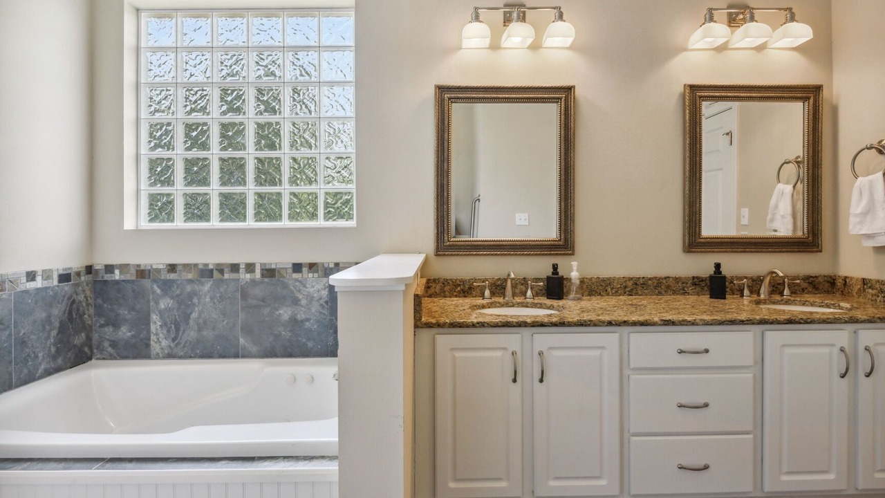 Photo of Bathroom in Henderson Point