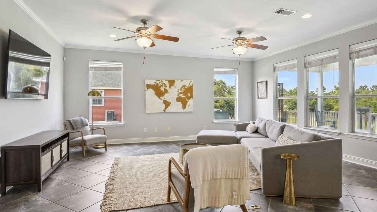 Photo of Livingroom in Henderson Point