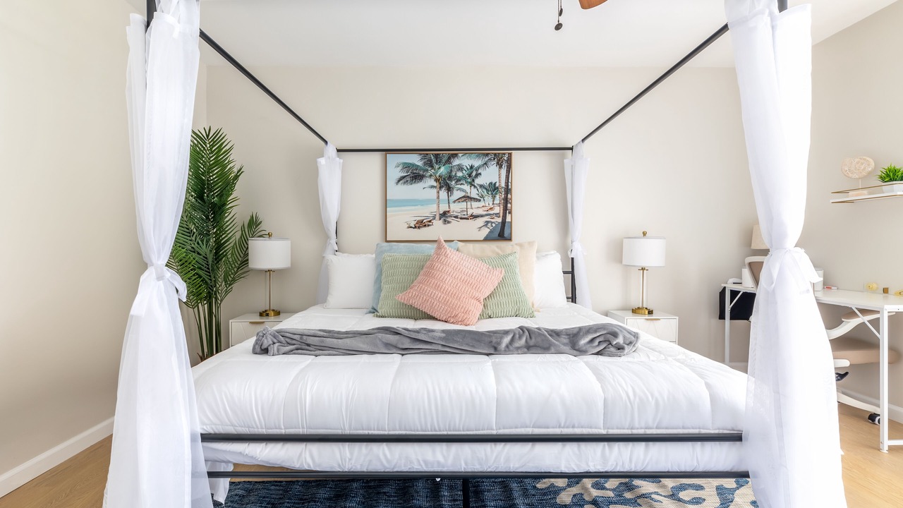 Photo of Bedroom in Alamitos Beach