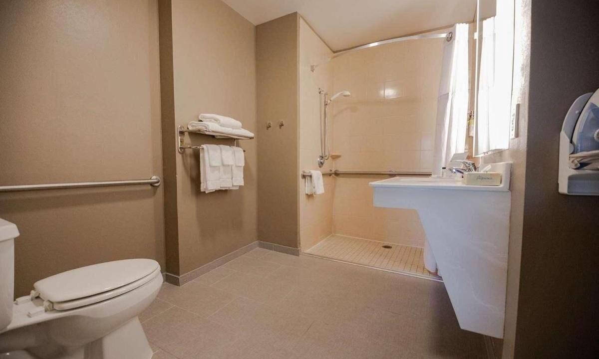 Photo of Bathroom in Highlands - Perkins