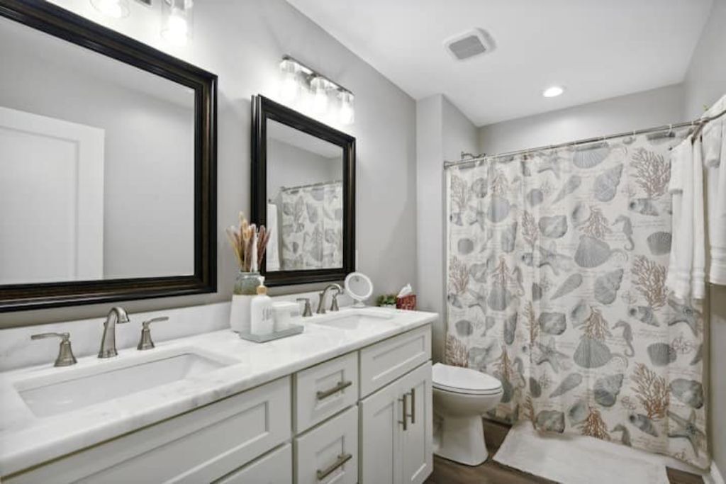 Photo of Bathroom in Gulf Park Estates