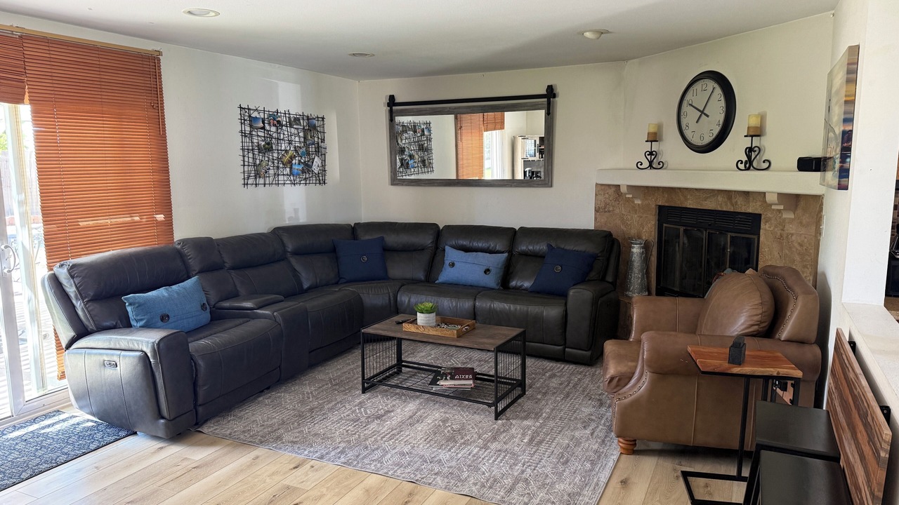 Photo of Livingroom in Simi Valley