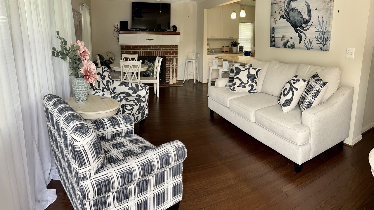 Photo of Livingroom in Shady Side