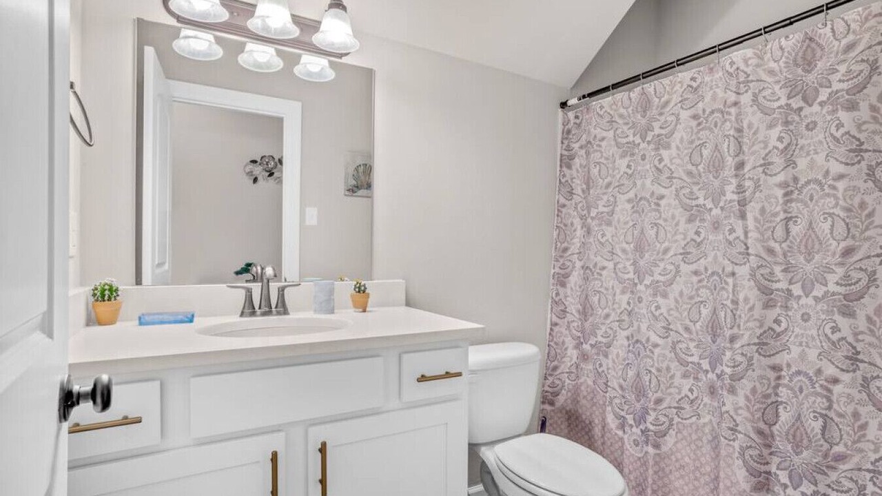 Photo of Bathroom in Highlands - Perkins