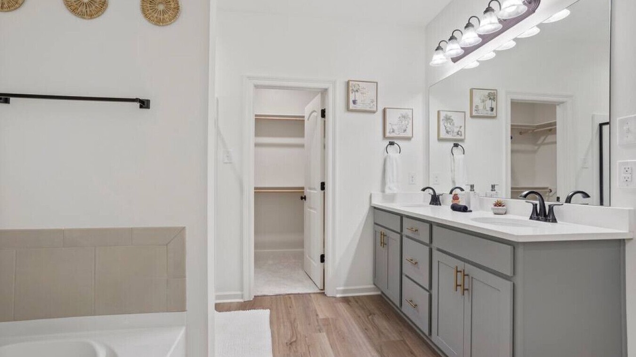 Photo of Bathroom in Highlands - Perkins