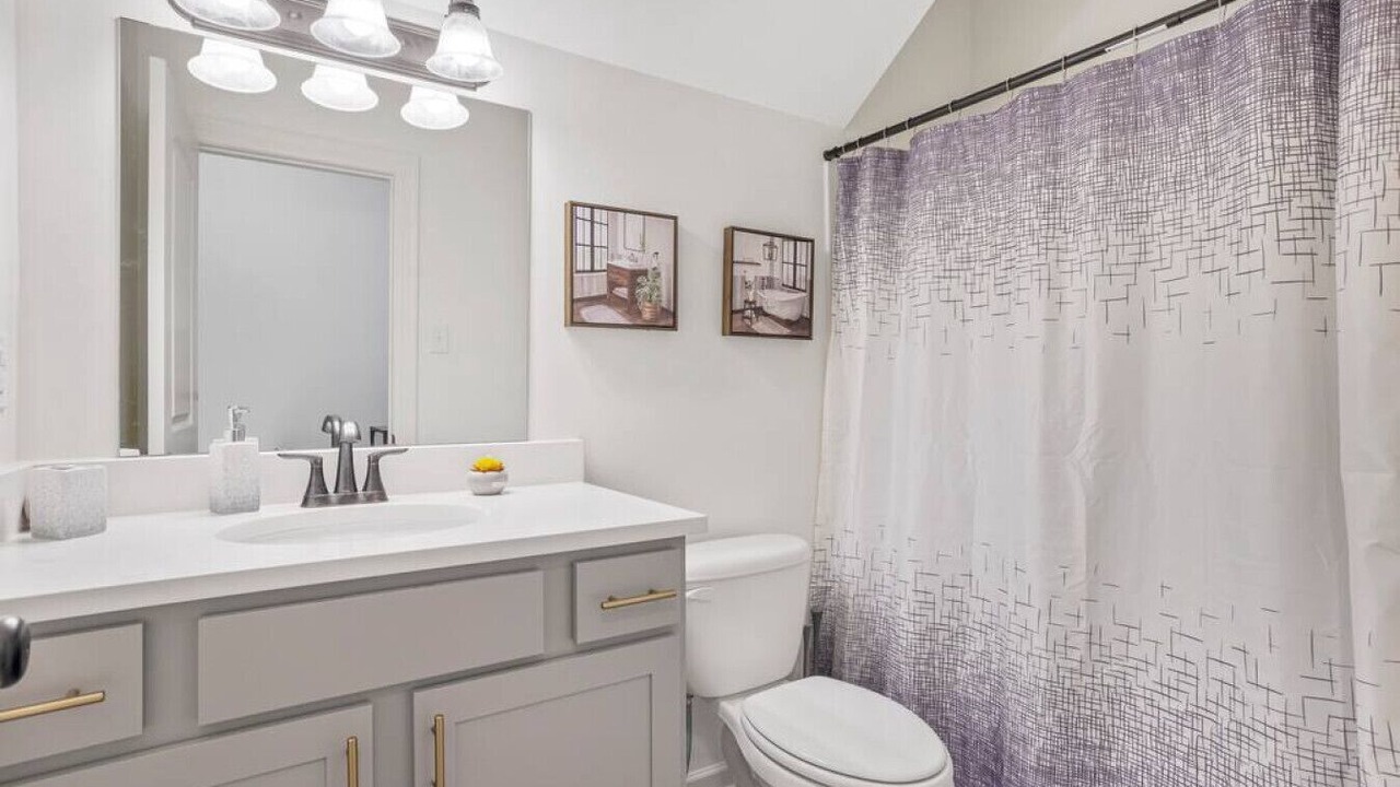 Photo of Bathroom in Highlands - Perkins