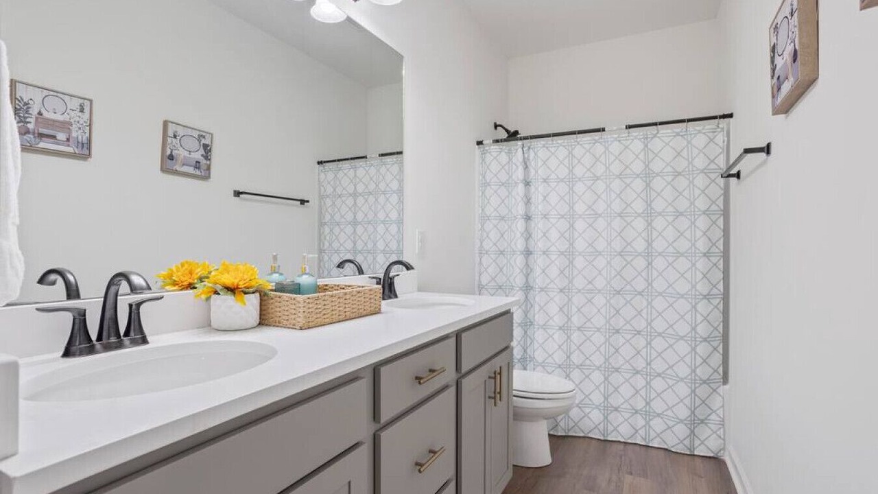 Photo of Bathroom in Highlands - Perkins
