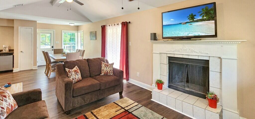 Photo of Livingroom in Shoreline Park