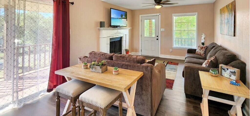 Photo of Livingroom in Shoreline Park