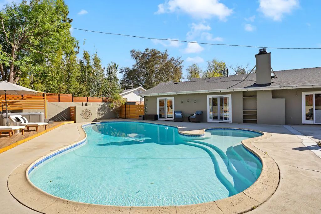 Photo of Outdoor in Woodland Hills