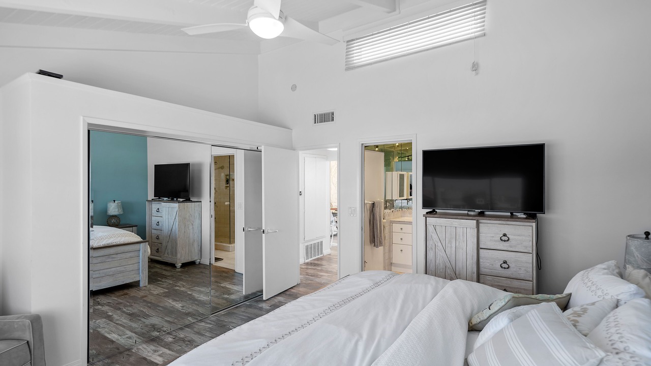 Photo of Bedroom in Silver Strand