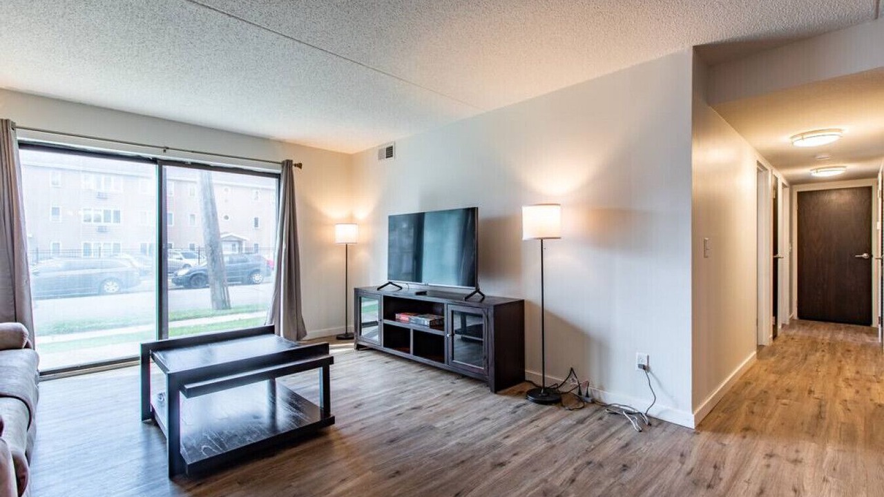 Photo of Livingroom in East Side Pioneers