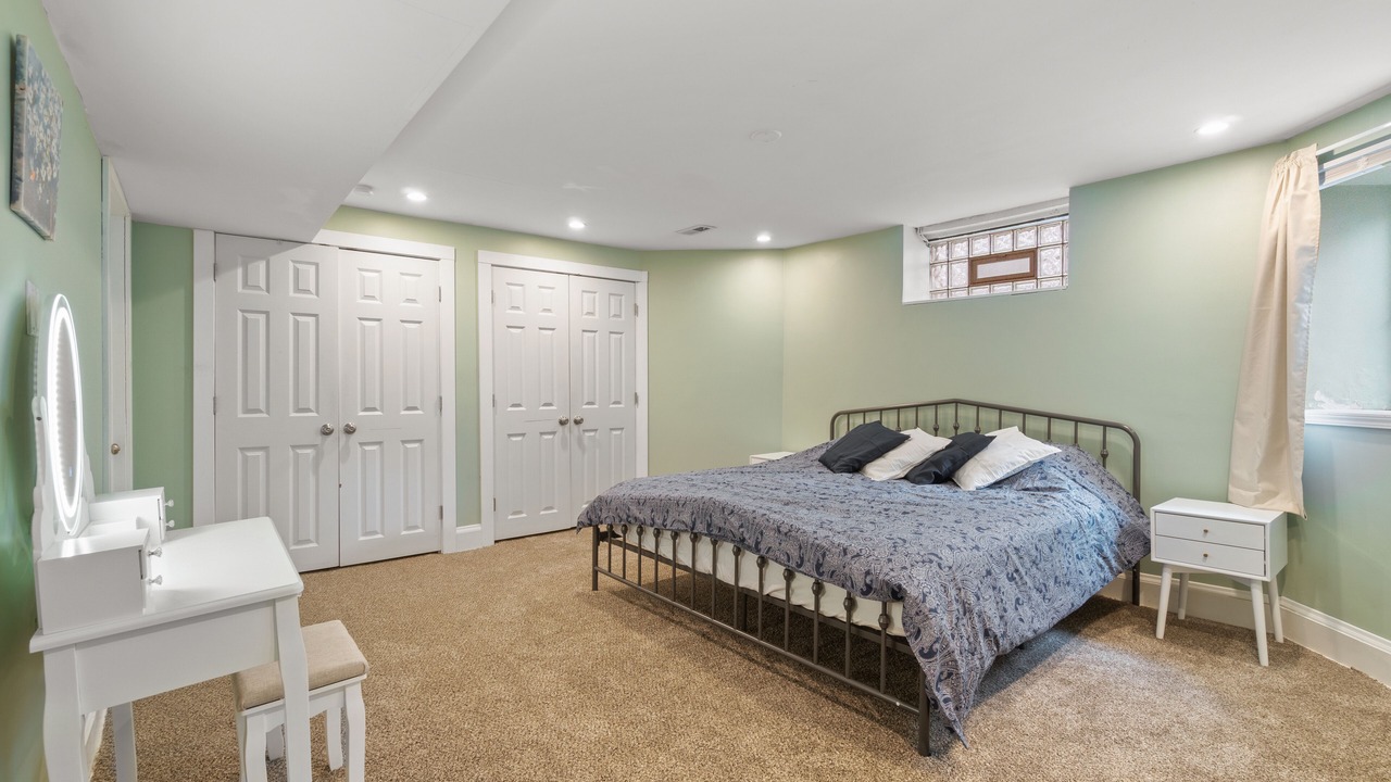 Photo of Bedroom in Lowry Hill East