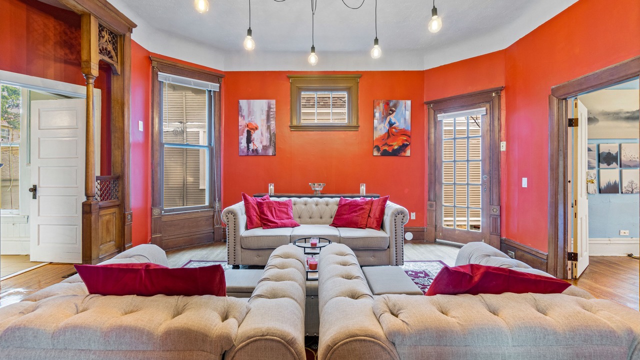 Photo of Livingroom in Lowry Hill East