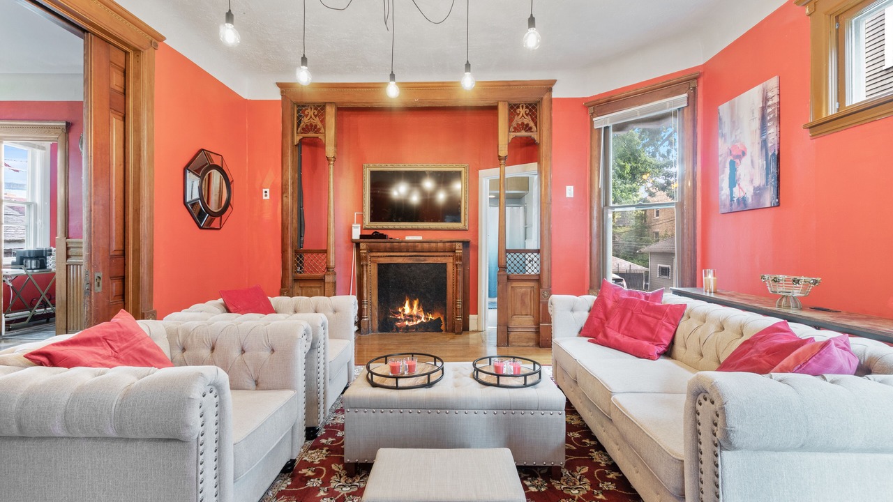 Photo of Livingroom in Lowry Hill East