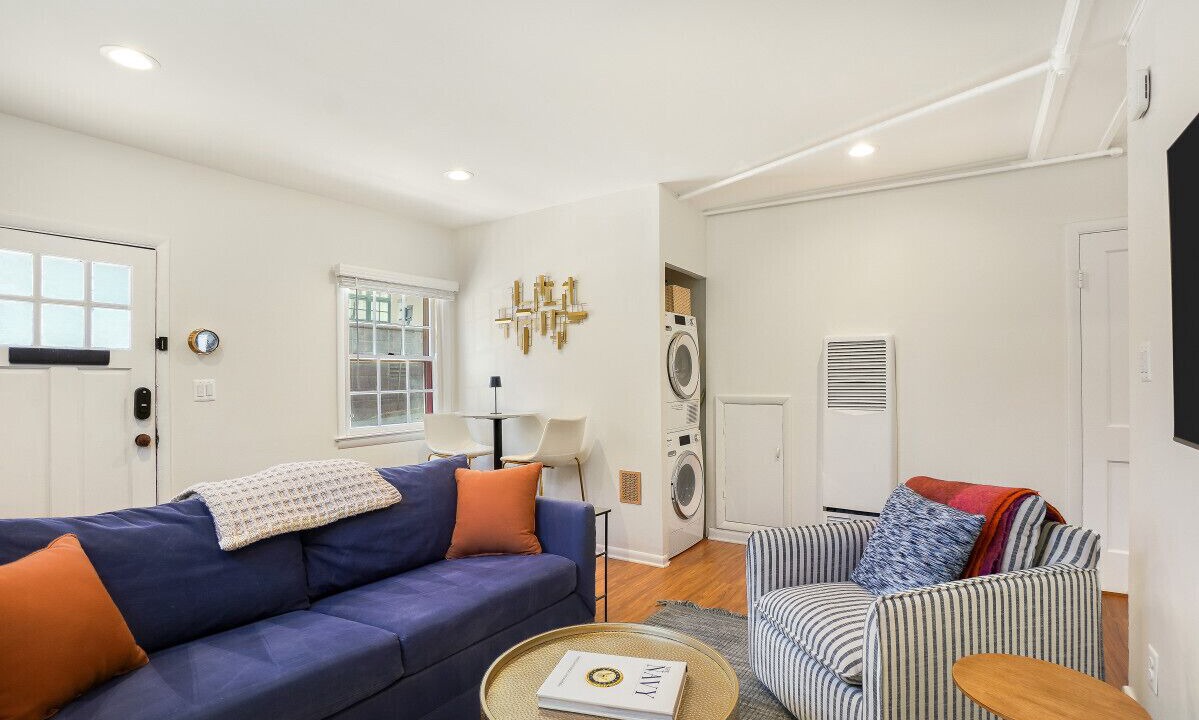 Photo of Livingroom in Historic District