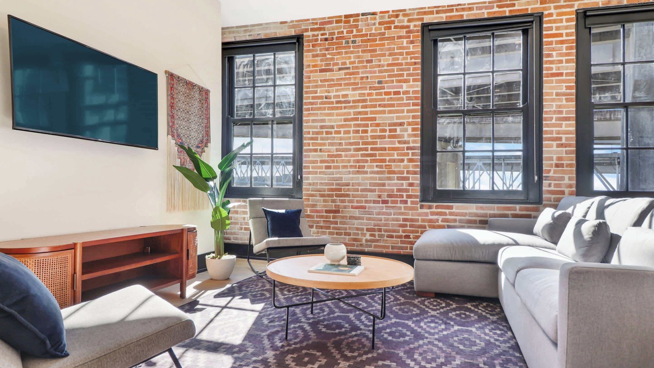 Photo of Livingroom in Arts/Warehouse District