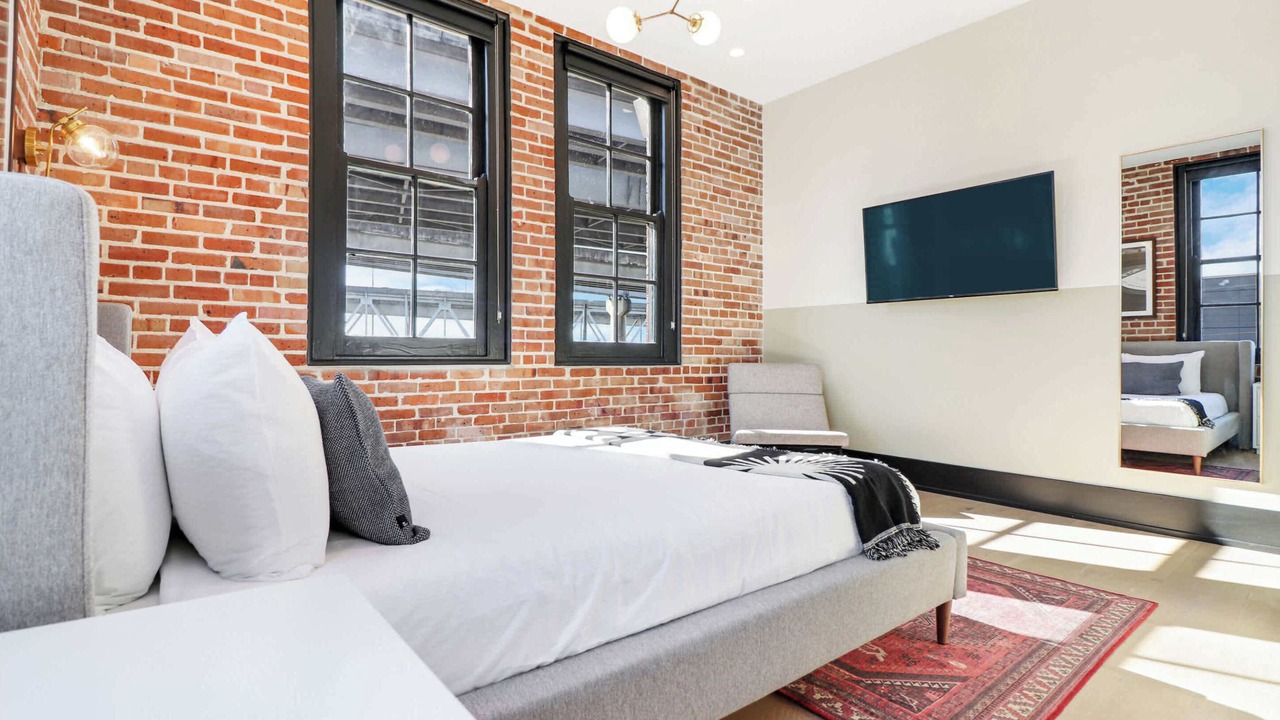 Photo of Bedroom in Arts/Warehouse District