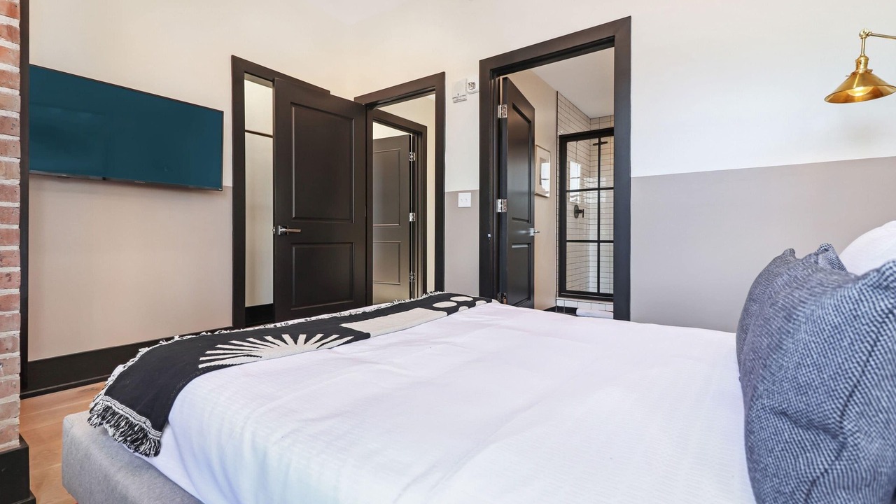 Photo of Bedroom in Arts/Warehouse District