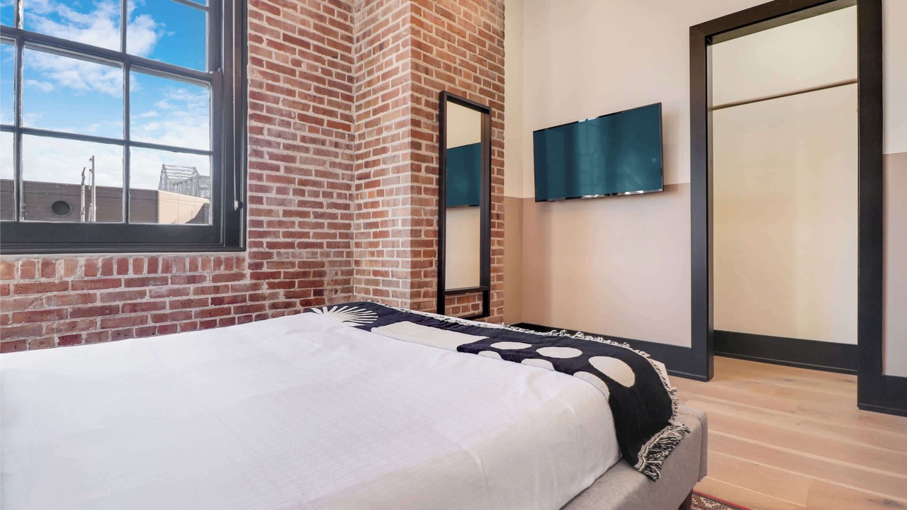 Photo of Bedroom in Arts/Warehouse District
