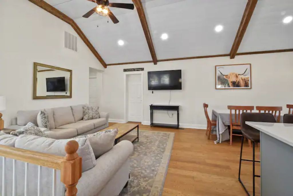 Photo of Livingroom in Leesburg