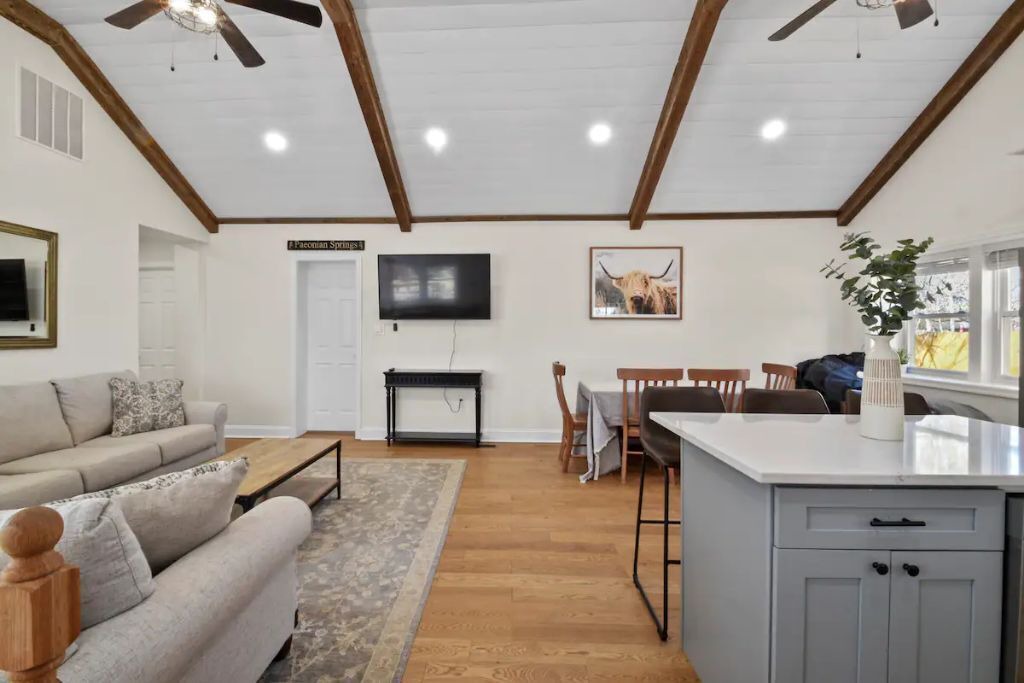 Photo of Livingroom in Leesburg