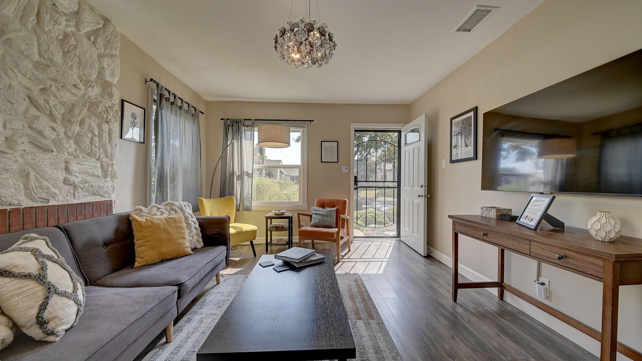 Photo of Bedroom in Bixby Knolls