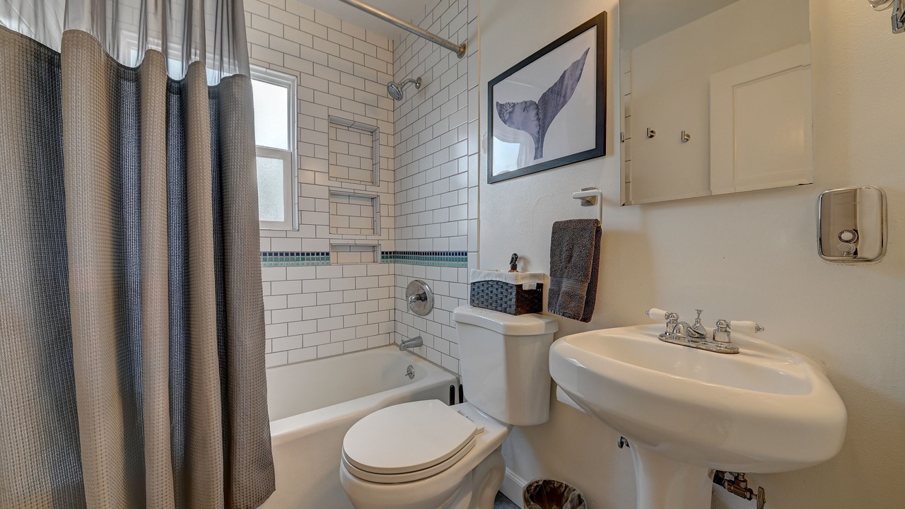 Photo of Bathroom in Bixby Knolls