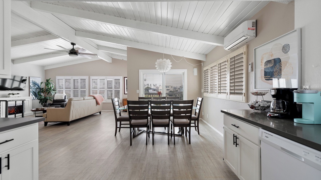Photo of Livingroom in Pierpont Bay