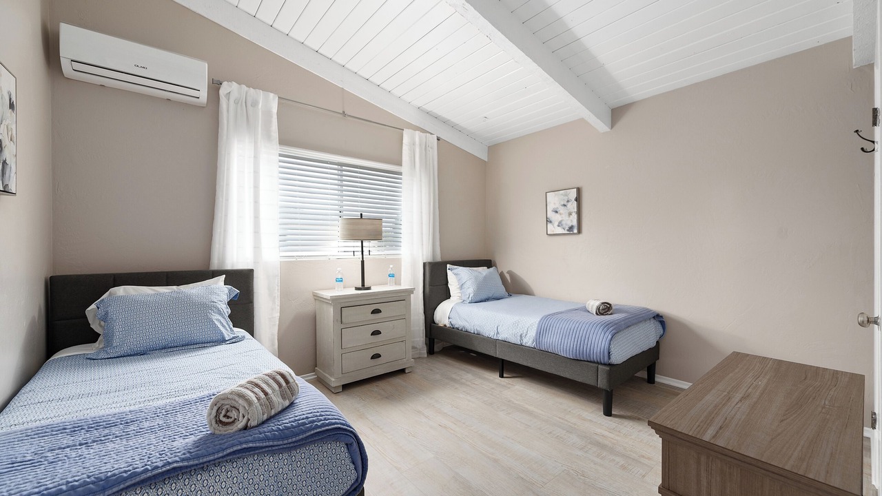 Photo of Livingroom in Pierpont Bay