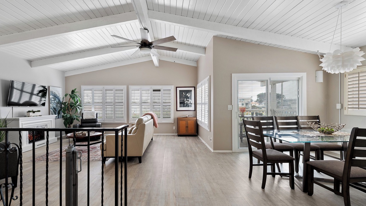 Photo of Livingroom in Pierpont Bay