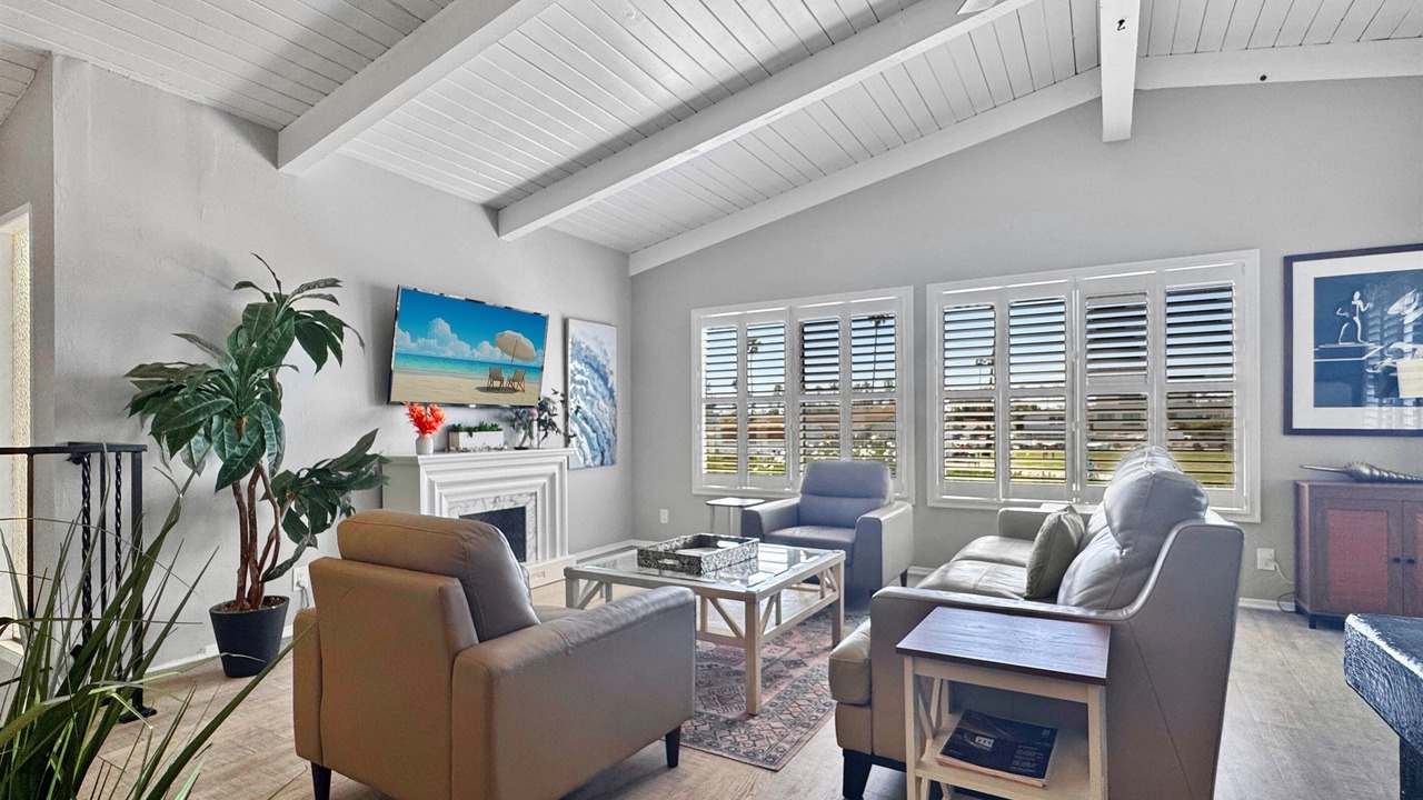 Photo of Livingroom in Pierpont Bay