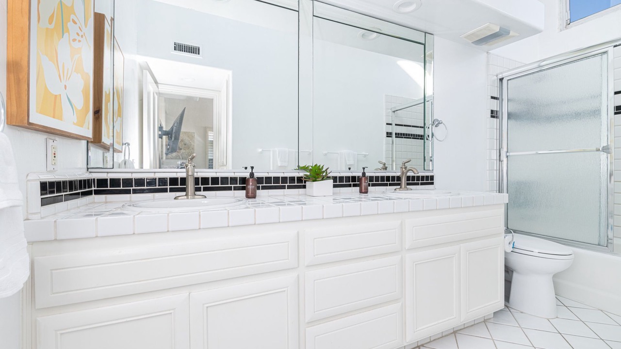Photo of Bathroom in Balboa Peninsula