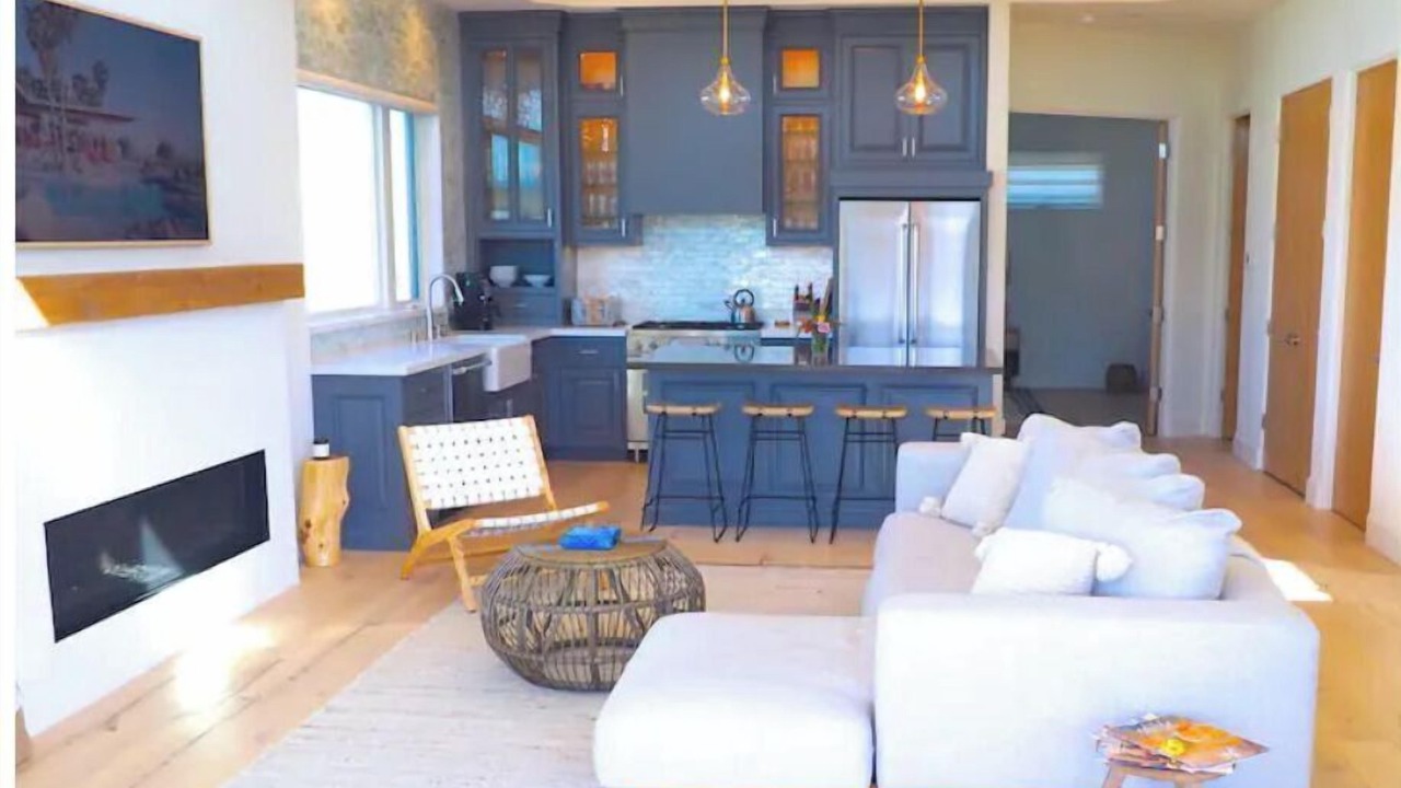 Photo of Livingroom in Pierpont Bay