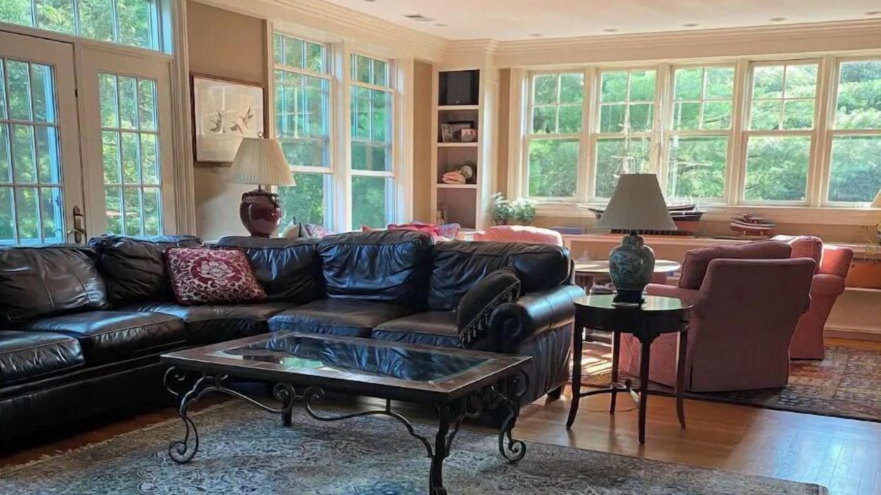 Photo of Livingroom in Saunderstown