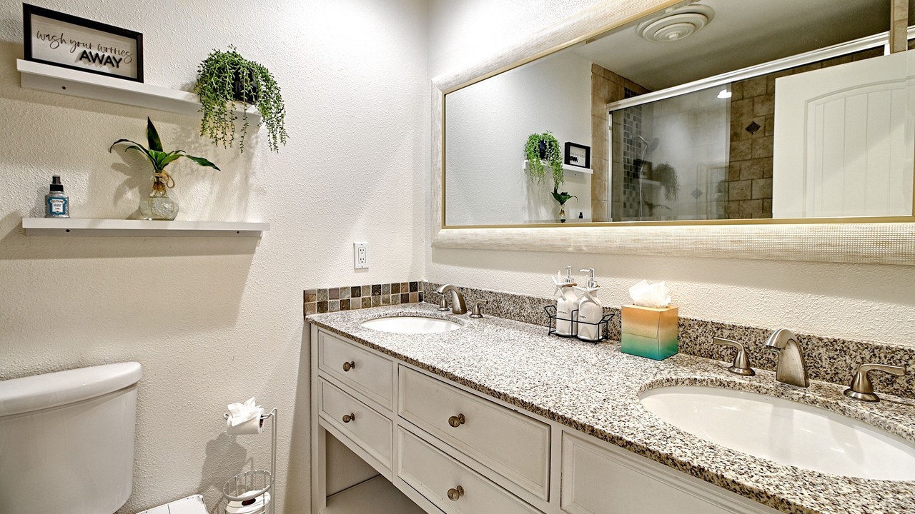 Photo of Bathroom in Oxnard Shores