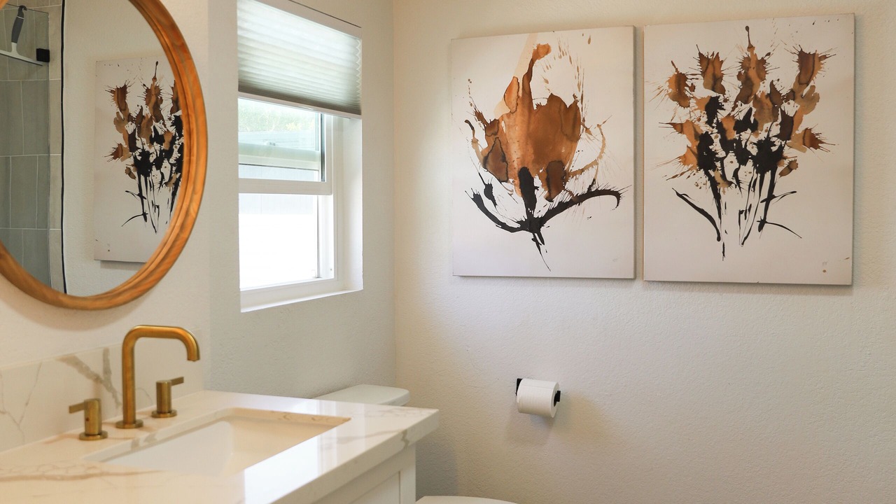 Photo of Bathroom in Racquet Club West