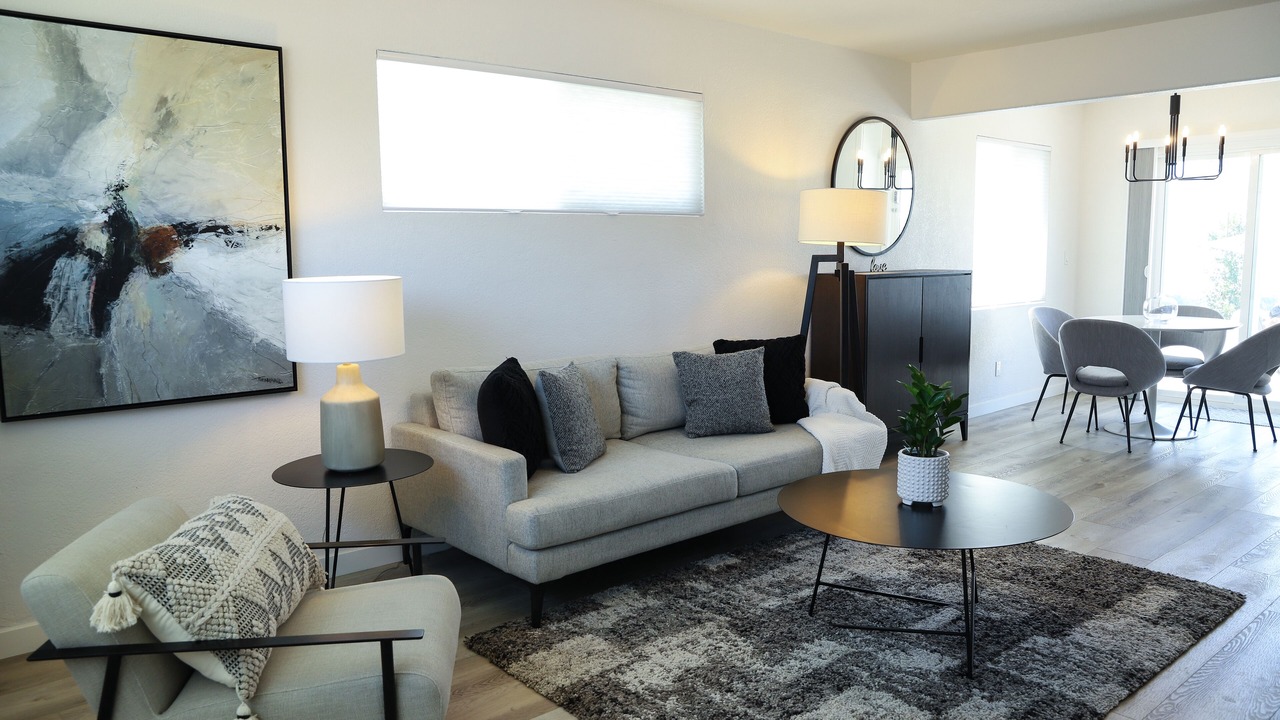 Photo of Livingroom in Racquet Club West