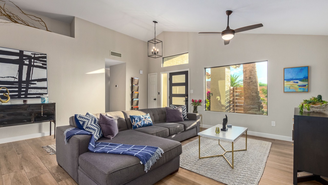 Photo of Livingroom in Knoell Scottsdale