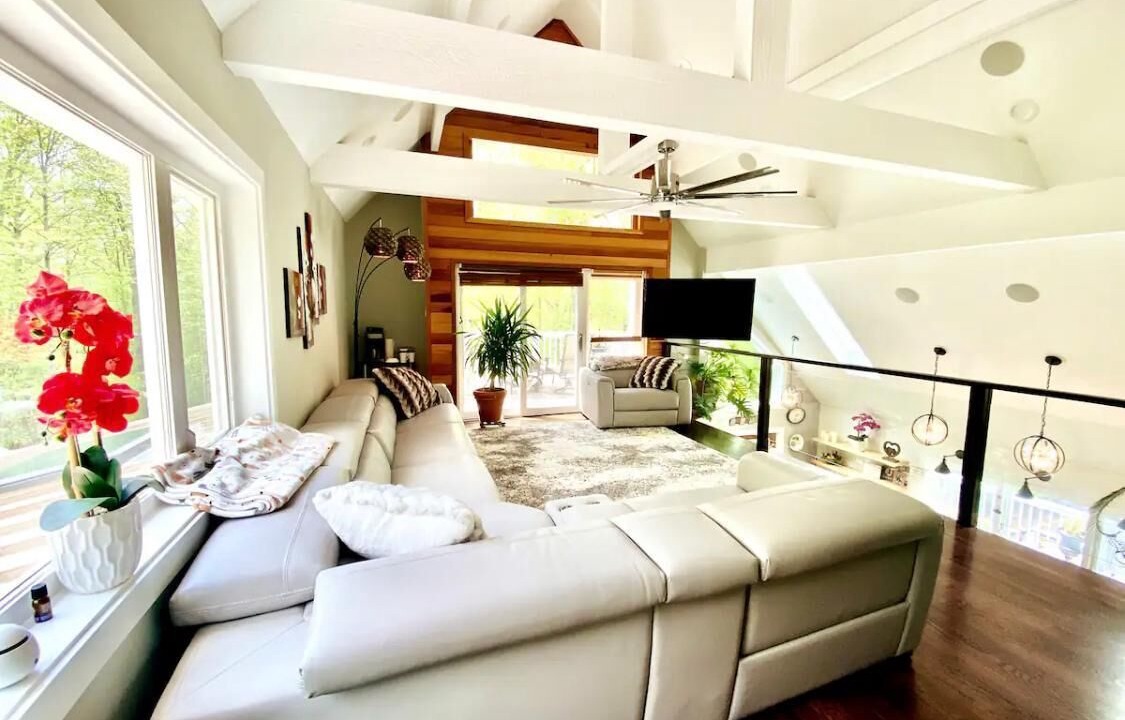 Photo of Livingroom in Leesburg
