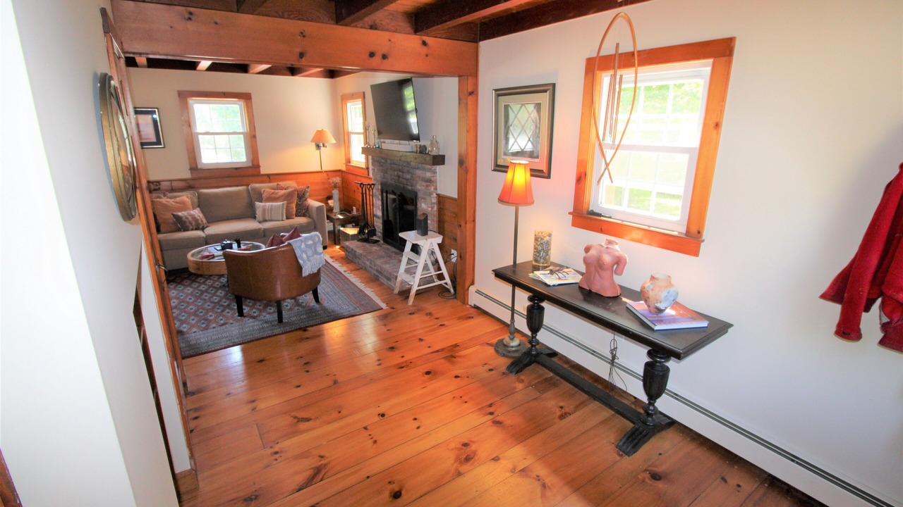 Photo of Livingroom in Brewster