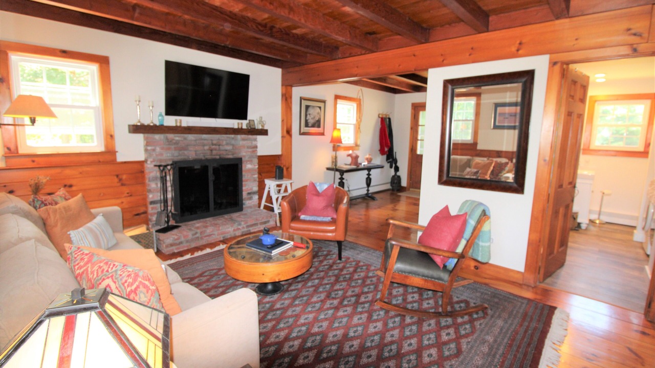 Photo of Livingroom in Brewster