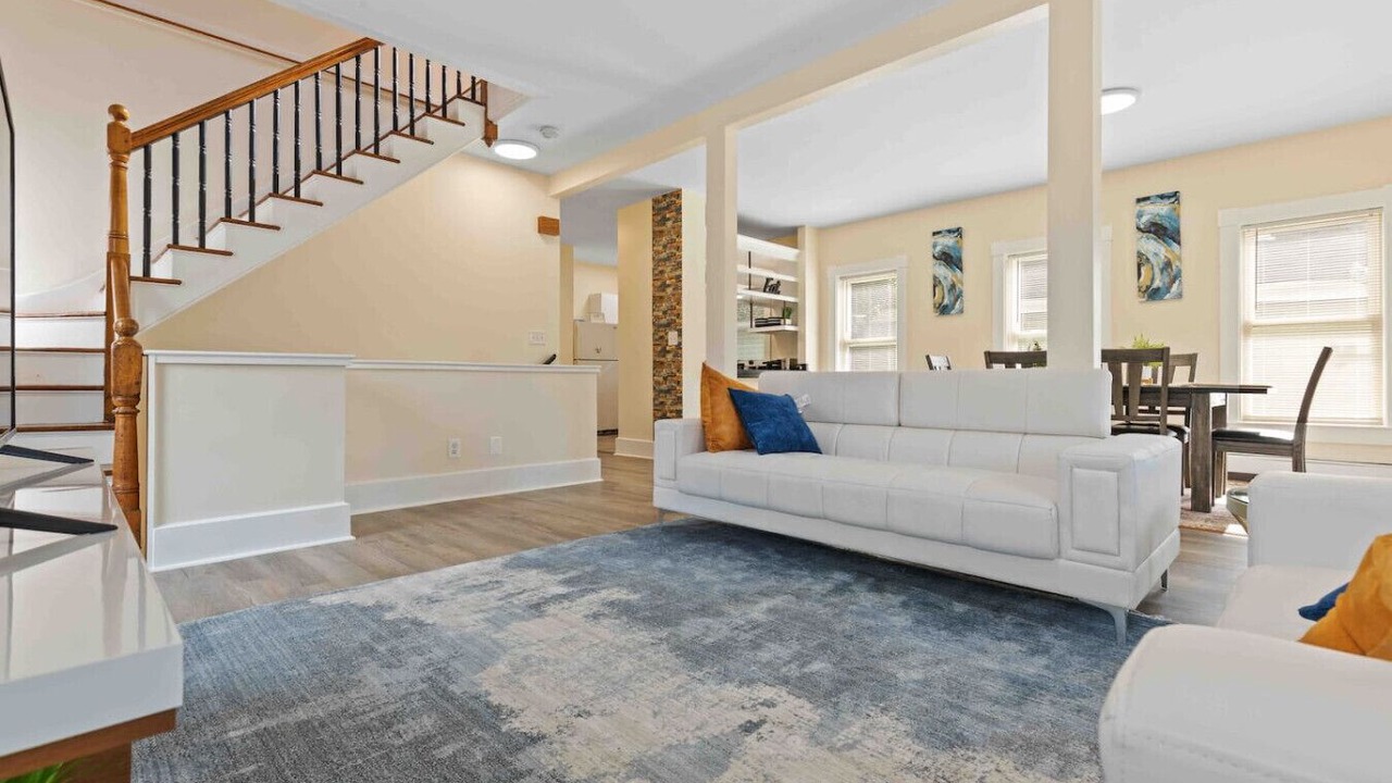 Photo of Livingroom in High Street Hill