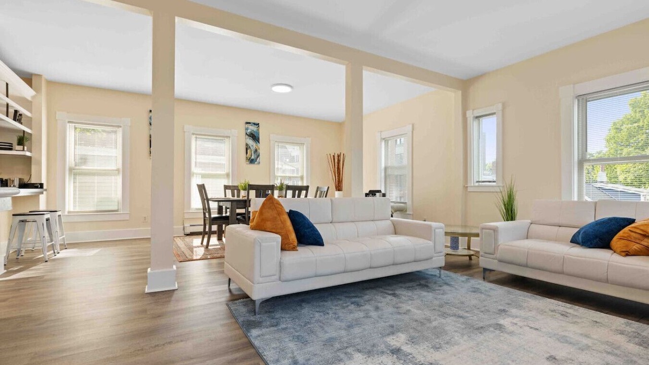 Photo of Livingroom in High Street Hill