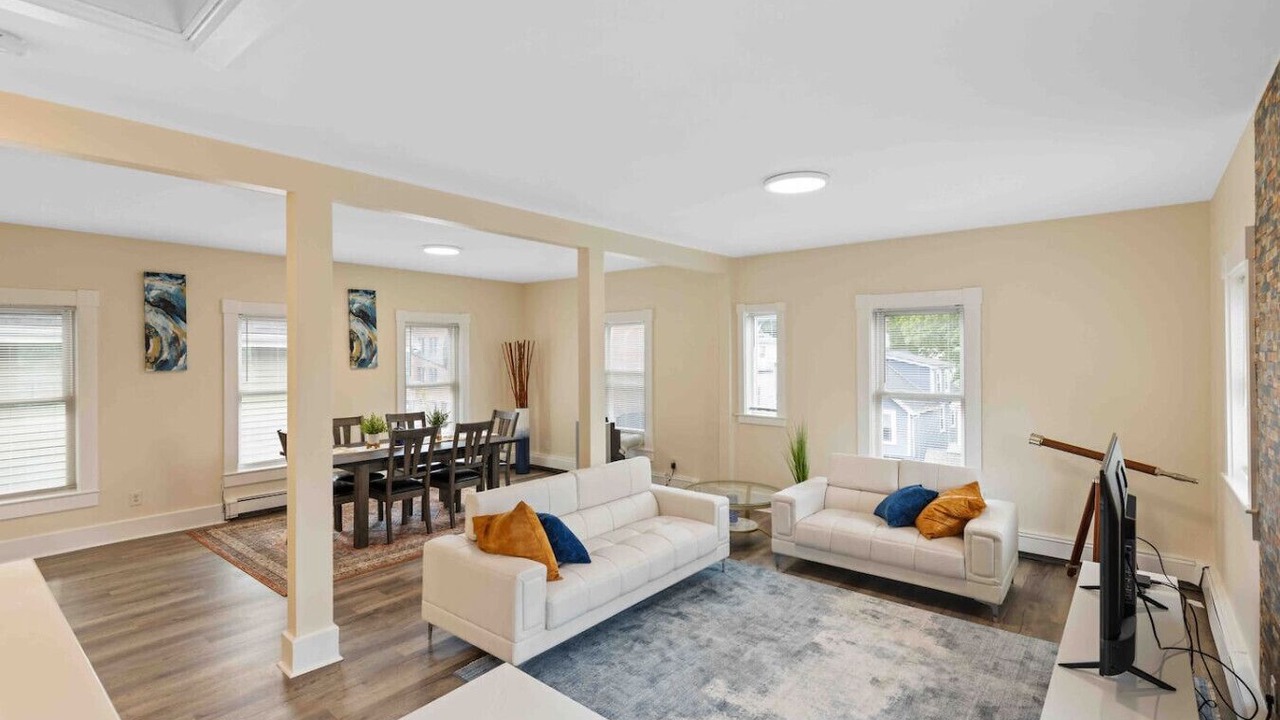 Photo of Livingroom in High Street Hill