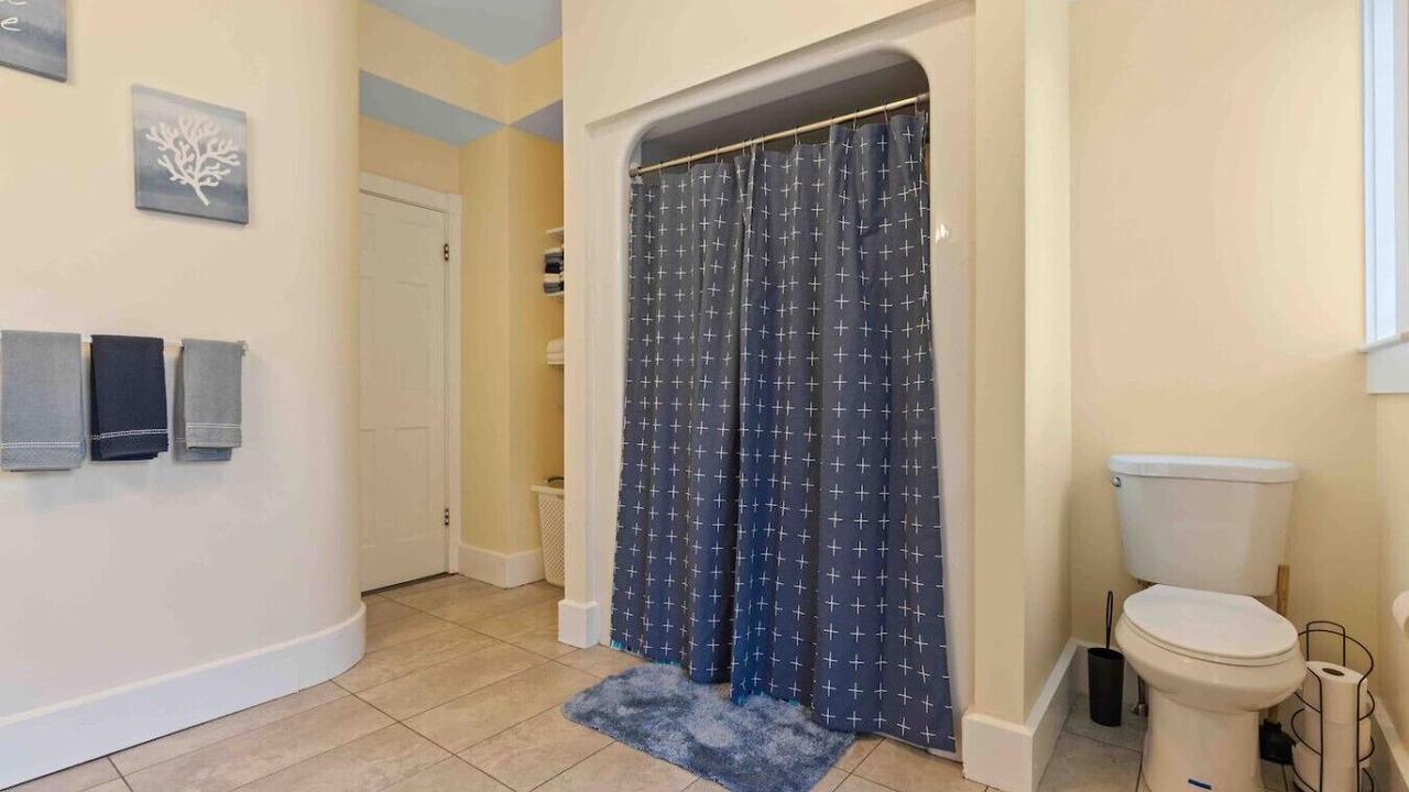 Photo of Bathroom in High Street Hill