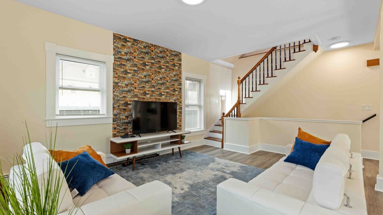 Photo of Livingroom in High Street Hill